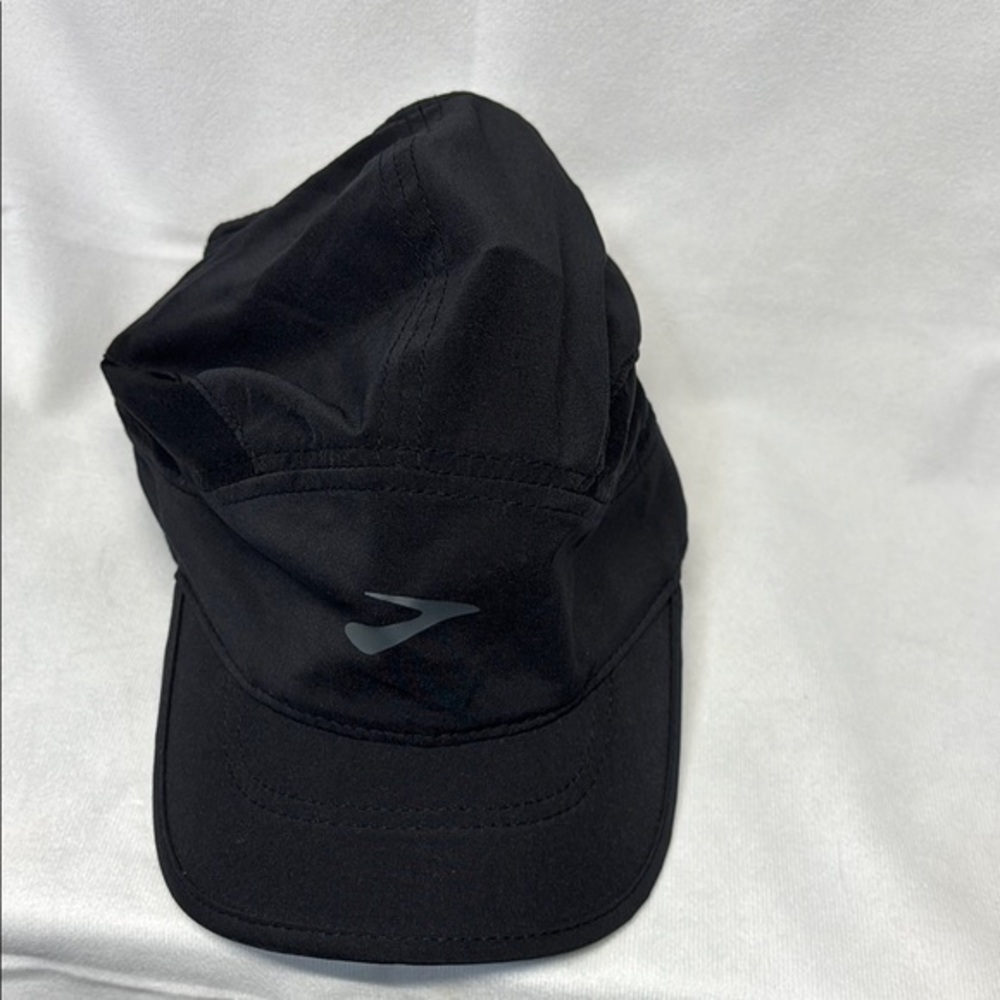 Brooks black adjustable weather resistant Propel Hat